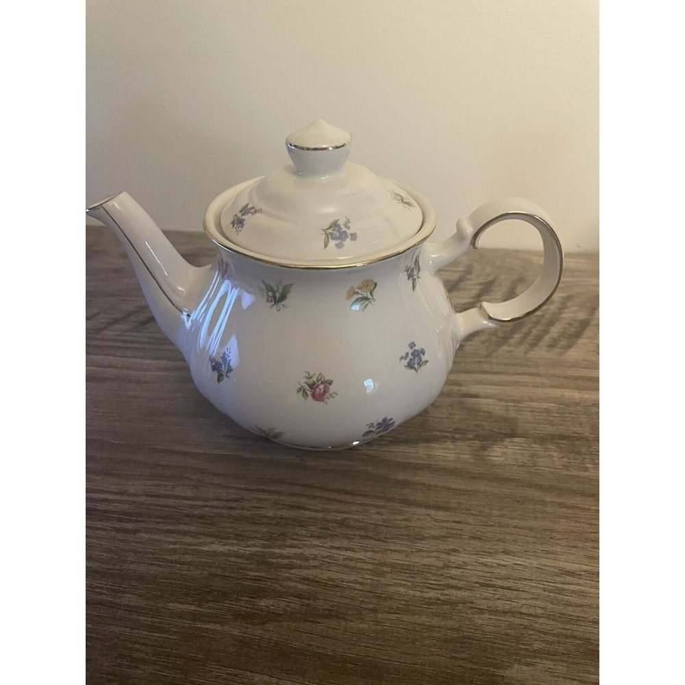 Vintage Sadler English Tea Pot with Gold Trim